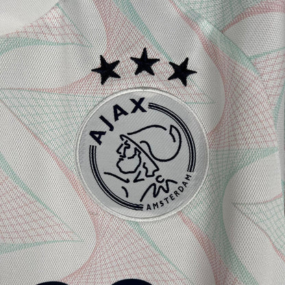 Ajax à l'extérieur 23/24