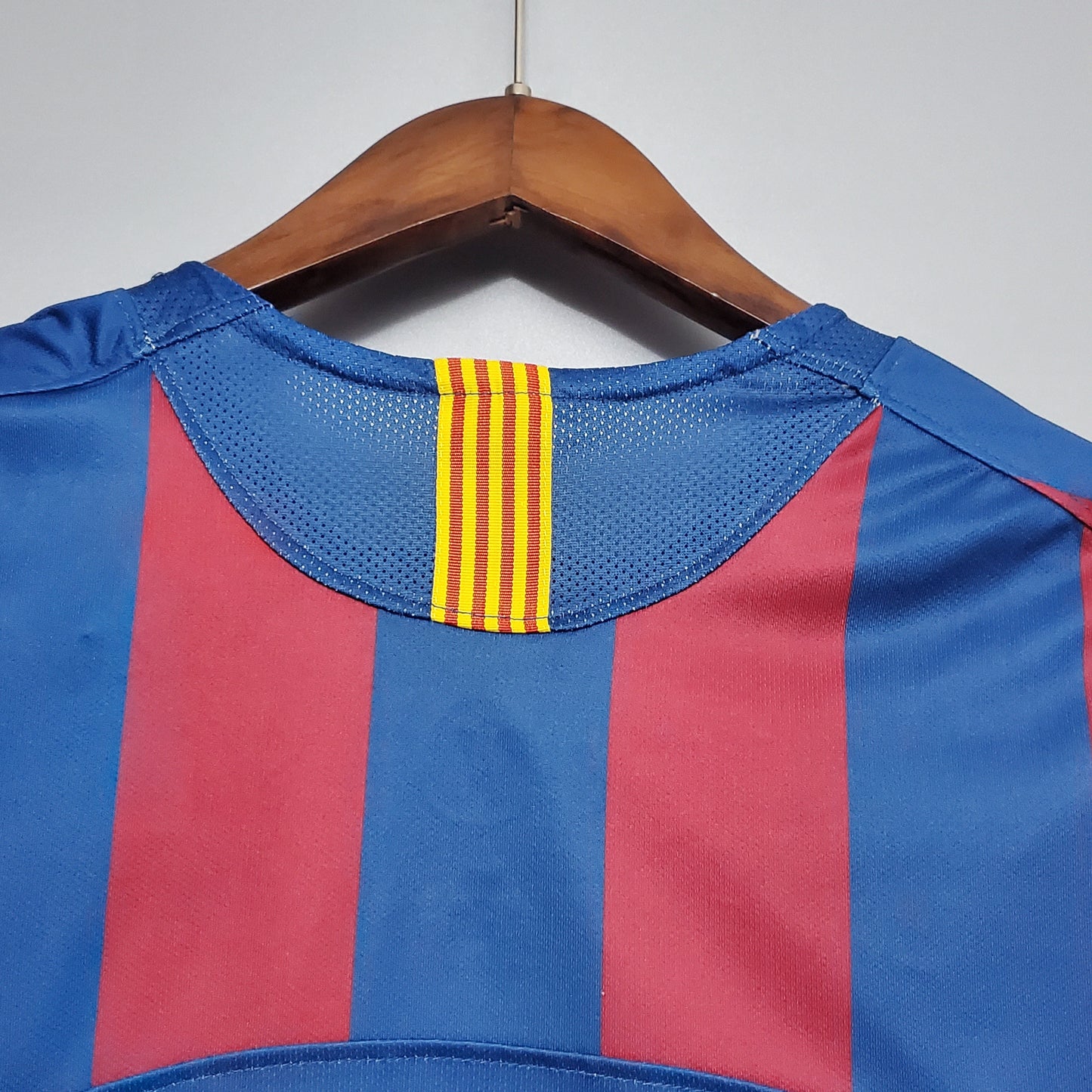 Retro Barcelona Home 05/06