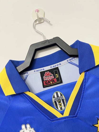 Retro Juventus Away 95/96