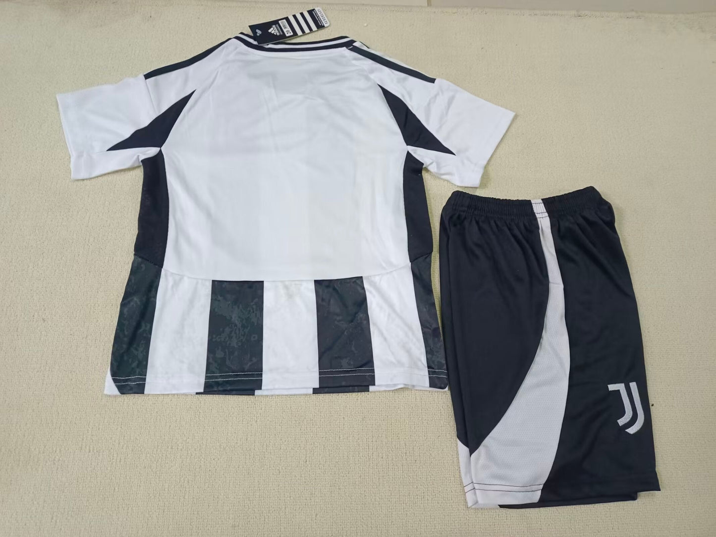 Juventus Home 24/25 - Enfants (Short inclus)